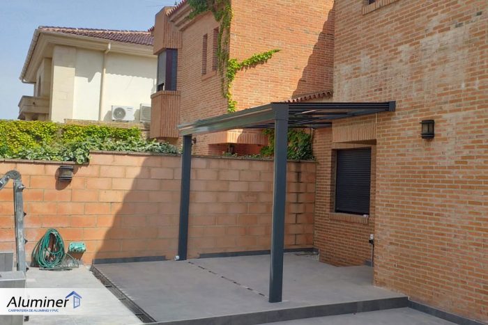 Cerramiento-en-patio-con-techo-movil-albacete-3 - ALUMINER